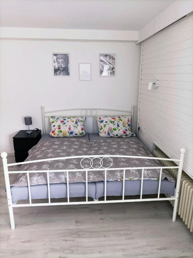 Kleine Ferienwohnung Mit Terrasse Am Waldrand 舍瑙 外观 照片