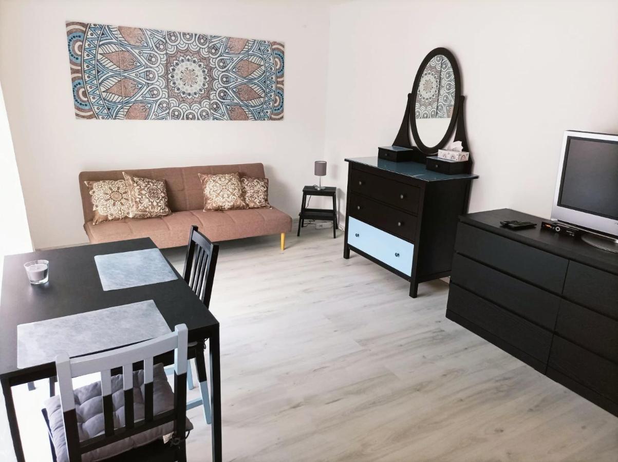 Kleine Ferienwohnung Mit Terrasse Am Waldrand 舍瑙 外观 照片